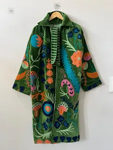Chaqueta larga vintage de terciopelo verde Suzani bordada con diseño floral, manga larga, ropa de abrigo de invierno para mujer - Product Image 3