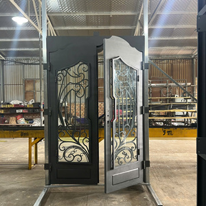 Porte d'entrée classique en acier inoxydable et acier, étanche, avec détails en fer forgé, garantie 3 ans, sécurisée, élégante et intemporelle - Product Image 3