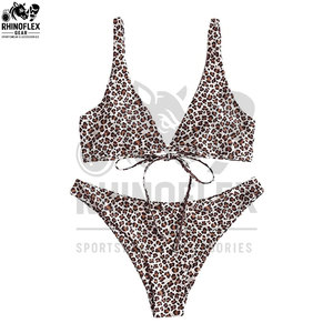 Conjunto de bikini triangular sexy para mujer con tiras, bragas tipo tanga, estampado, traje de baño de dos piezas para la playa, logotipo personalizable en la cintura - Product Image 2