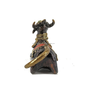 Candelabro Sagrado y Elegante Dhokra Nandi de Latón Multicolor Hecho a Mano - Product Image 5