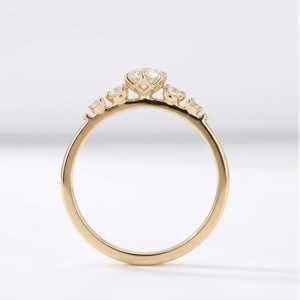 Bague minimaliste en or massif 10k 14k 18k avec 5 diamants ronds brillants de laboratoire, pureté E, couleur VVS, sertis griffes - Product Image 3