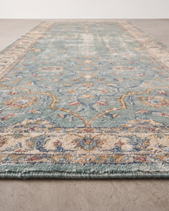 Tapis de couloir Oushak en laine bleu aqua, motif floral ivoire, bordure moderne vieillie, tufté à la main, antidérapant, écologique - Product Image 5
