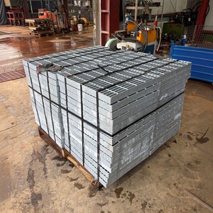 Rejilla de acero galvanizado electroforjada - Product Image 2