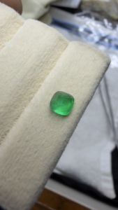 Esmeralda Colombiana Natural Certificada, Corte Cuadrado Cojín, Color Verde Intenso, Piedra Preciosa Suelta de 0.70 Quilates - Product Image 5