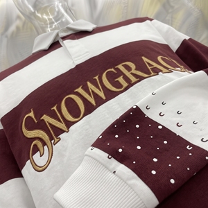 เสื้อเชิ้ต Snowgrace ลายทาง ระบายอากาศได้ดี ปักโลโก้ คอวี ปกพับได้ ใส่ได้ทั้งชายและหญิง ทรงหลวม ใส่สบายทุกฤดู - Product Image 5