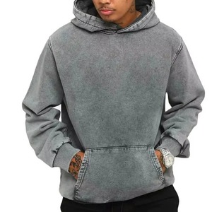 Sweat à capuche streetwear premium effet usé, tissu épais, intérieur doux, design urbain moderne, tenue confortable - Product Image 1