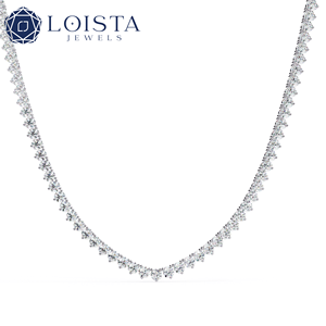 Collier en or blanc serti de diamants fins en forme de V pour femmes - Product Image 1