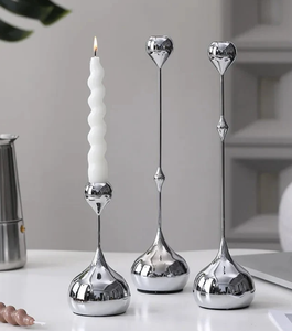 Porte-bougie conique moderne en métal argenté, grand support décoratif pour bougies, idéal pour la décoration intérieure, la table, la salle à manger, ou comme centre de table de mariage. - Product Image 1