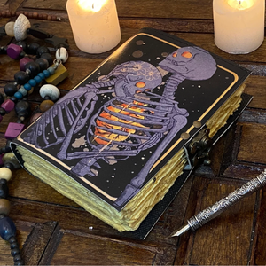 Carnet en cuir à thème gothique romantique, 50 feuilles, à feuilles mobiles, imprimé avec motif squelette en relief symbolisant l'amour éternel - Product Image 5