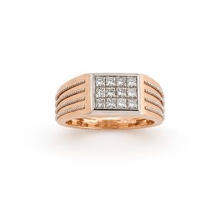 Bague Chevalière Homme en Or Rose 14 carats avec Grappe de Zircons Cubiques Taille Princesse Carrée, Bande Texturée, Bijou de Déclaration pour Mariage et Fête - Product Image 1