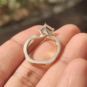 Bague de fiançailles en argent sterling 925 avec moissanite taille princesse VVS1 et bande torsadée pour femme - Product Image 2