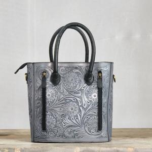 Bolso Tote de Cuero Genuino con Grabado Floral, Dos Asas, Cierre de Cremallera, para Uso Diario en Todas las Estaciones - Product Image 3