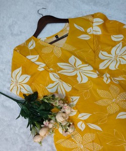 MODERNO TOP ESTAMPADO DE RAYÓN PARA USO DIARIO, PRECIO AL POR MAYOR, EN STOCK, KURTI ÉTNICO DE MEZCLA DE ALGODÓN EN VARIOS COLORES - Product Image 5