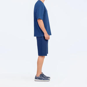 Ensemble décontracté effet denim oversize en coton éponge respirant, t-shirt et short patchwork, style streetwear vintage délavé pour homme, idéal pour l'été - Product Image 4