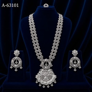 Parure de bijoux de mariée traditionnelle pour femme, collier long et boucles d'oreilles en zircon, tendance, certifiée, pour mariage et soirée, plaqué or et argent A-63101 - Product Image 1