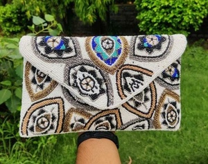 Sac messager élégant et unique en perles bleues motif œil porte-bonheur pour femmes et jeunes filles, style enveloppe, idéal pour les vacances et les loisirs - Product Image 3