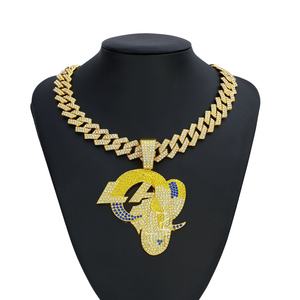 Pendentif Vache en Argent 925 Plaqué Or avec Pierres Moissanite, Breloque Animale Thème Hip Hop pour Homme, Usage Quotidien - Product Image 1