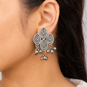 Boucles d'oreilles pendantes vintage tibétaines en acier inoxydable argenté, style bohème antique plaqué argent pour femme, commande en gros - Product Image 2