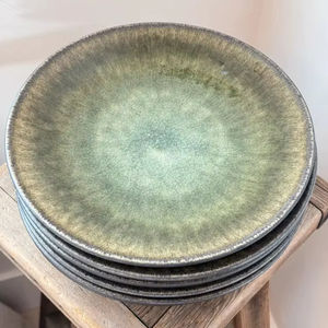 Assiette en céramique à glaçure réactive Earth Moss, finition texturée vintage, épaisse et durable, idéale pour une dégustation d'inspiration rustique - Product Image 3