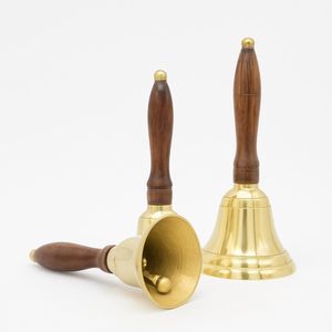 Cloche à main en laiton au design vintage avec poignée en bois, son fort et clair, pour la maison, le temple, la réception, l'école, la salle de classe et la décoration de bureau - Product Image 1