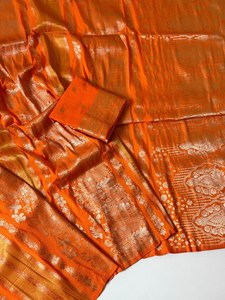 Sari de Seda Pura Chinya con Tejido Jacquard Doble Jari – Diseño Floral con Pallu Rico y Borlas - Product Image 2