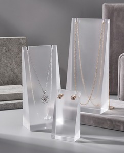 Expositor de Joyería Acrílico Moderno, Transparente, Ovalado, para Collares y Colgantes, Elegante Vitrina para Presentación de Joyas - Product Image 5