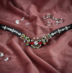 Fronture de cheval en cuir noir avec fleurs en cristal multicolores et strass en forme de V, accessoire de bridon - Product Image 1