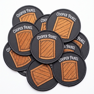 Patch brodé rond en bois Cooper pour panneau, fabricant sur mesure - Product Image 1