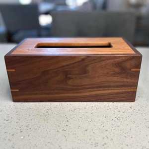 Porta Servilletas Decorativo de Madera con Diseño Tallado, Forma Rectangular, Ecológico, Hecho a Mano, Organizador para el Hogar - Product Image 5