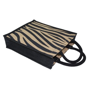 Sac de transport élégant en toile de coton imprimé zèbre pour trois bouteilles de vin, avec poignée en corde rembourrée et finition en PP laminé - Product Image 6