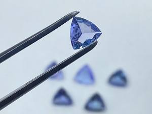 Tanzanita facetada en forma de trillón, piedra preciosa suelta de 5 mm y 6 mm, calibrada, natural, para la elaboración de joyas. - Product Image 5