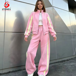 ชุดวอร์มกำมะหยี่สีชมพูสำหรับผู้หญิง ชุดเซ็ตเสื้อแจ็คเก็ตซิปมีลายทางแบบกำหนดเอง กางเกงขายาวทรงกว้าง ชุดลำลองสองชิ้นสำหรับออกกำลังกายและพักผ่อน - Product Image 1
