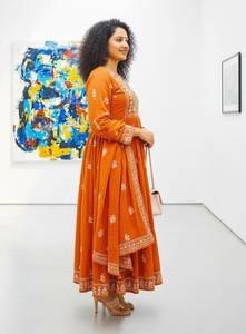 Vestido Maxi Tejido Bordado Naranja con Estampado Floral, Manga Larga, Estilo Boho Recto, Casual, con Dobladillo Acampanado para Primavera - Product Image 2