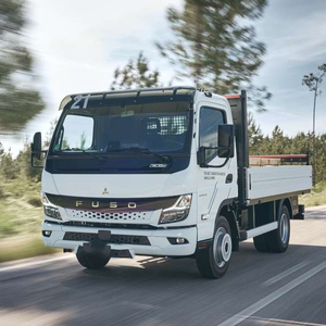 Camions Mitsubishi Canter professionnels conçus pour le transport de charges lourdes, le soutien de la construction et les tâches de transport quotidiennes - Product Image 1