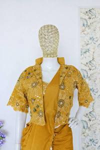 Sari tradicional de invierno color mostaza, listo para usar, con blusa con trabajo de espejos, capa bordada y lehenga de diseñador indo-occidental para boda, 2026 - Product Image 5
