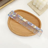 Peine de resina, el más vendido, utilizado para desenredar suavemente el cabello, distribuir los aceites naturales del cuero cabelludo y reducir la electricidad estática y el encrespamiento.