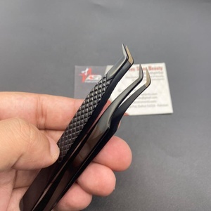 Pince à épiler professionnelle pour extensions de cils en acier inoxydable noir de marque ASB avec logo personnalisé, testée à la main, pointe en fibre volumineuse - Product Image 5