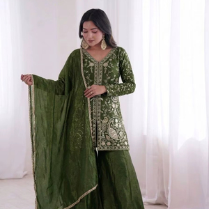 Ensemble Kurti Palazzo de créateur haut de gamme avec broderies riches et dupatta élégant – Vêtements ethniques indiens - Product Image 1