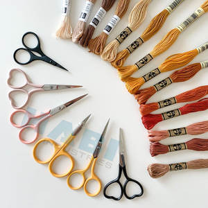 Ciseaux de beauté professionnels pour sourcils, lames droites en acier inoxydable, poignées en acier, pour nail art, fournisseur en gros de haute qualité - Product Image 3