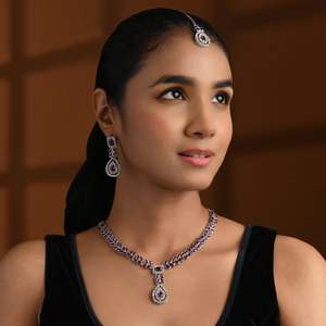 Ensemble de bijoux fins plaqués argent avec motif feuille, comprenant des boucles d'oreilles et un maang tika pour femmes, pour un usage quotidien - Product Image 1