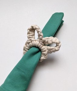 Anillo para Servilletas de Macramé con Diseño de Conejo - Product Image 2