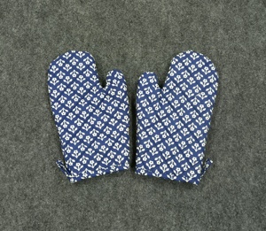 Classic <b>Bib</b> <b>Apron</b> Cotton Woven Blue White Pattern Machine Washable Daily Cooking Use - Product Image 3