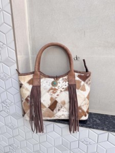 Bolso de Mano de Cuero Vacuno de Diseño, Hecho a Mano con Grabado Floral, Bolso de Hombro, Nuevo y Elegante, Estilo Bohemio Occidental para Mujer - Product Image 5