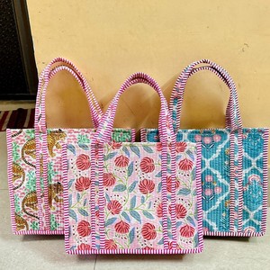 Sac fourre-tout mini en tissu de coton matelassé fait main, beau et fonctionnel, réversible et lavable, pour l'hiver et l'été - Product Image 1