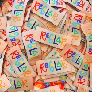 Etiquetas de Ropa Impresas en Serigrafía de Poliéster Tejido Regular, Forma Rectangular, Corte Láser, Etiquetas Lavables para Prendas, Etiqueta Plegable por un Lado - Product Image 1