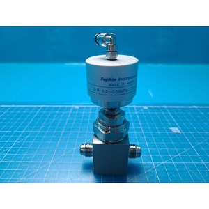 Vanne à diaphragme FUJIKIN 316L 473631 haute pureté, utilisée comme pièce détachée pour équipement semi-conducteur Legacy - Product Image 2