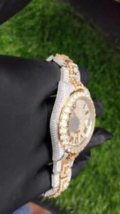 Reloj de lujo automático con diamantes y cristal de zafiro para hombre, diseño único, para uso formal, disponible para la venta. - Product Image 6