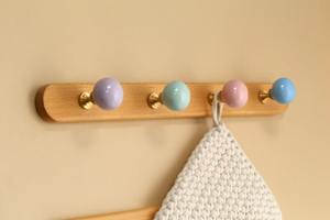 Crochets muraux colorés au design bouton, organisateur fonctionnel parfait pour la chambre à coucher, pour organiser sacs, sacs à main et sacs à dos pour un accès facile - Product Image 3