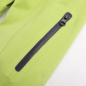 Veste softshell pour femme, matelassée, à capuche, coupe-vent, imperméable, respirante, avec fermeture éclair, taille et logo personnalisés - Product Image 5