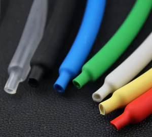 ปลอกหุ้มฉนวนวัสดุ PE แบบสองชั้น ทำจากยางซิลิโคน หดตัวได้เมื่อโดนความร้อน พร้อมกาวภายใน - Product Image 1